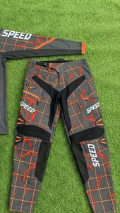 Combinaison de motocross sur mesure, logo personnalisé, équipement de moto tout-terrain avec tissu extensible, ensemble de motocross abordable pour la course de motocross. - Product Image 3