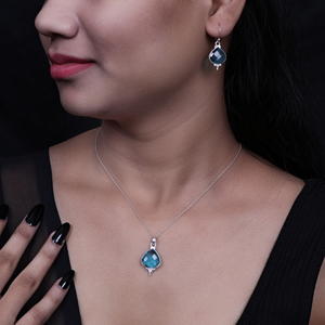 Ensemble boucles d'oreilles et collier en argent 925 avec topaze bleue en forme de goutte, boucles d'oreilles émeraude faites à la main, bijoux tendance pour femme, cadeau pour elle, vente en gros - Product Image 4