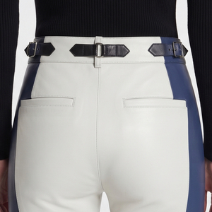 Pantalones de cuero acampanados de diseño personalizado para mujer, leggings de cuero de pierna ancha con bolsillos, ajustables en la cintura, ajustados - Product Image 5