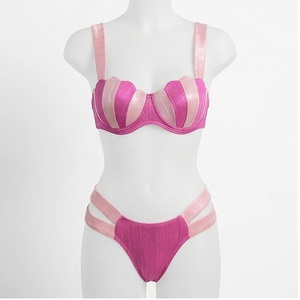 Ensemble de bikini push-up rayé rose avec bordure contrastée et bas de string, maillot de bain pour femme - Product Image 1