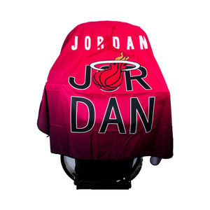 Cape de coiffure imprimée Michael Jordan, joueur de basket-ball, en polyester durable, pour salon de coiffure, avec fermeture ajustable au cou - Product Image 1