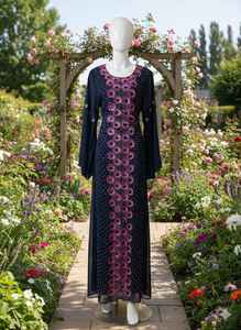 Kaftan bleu nuit élégant orné à la main : une fusion royale entre artisanat traditionnel et sophistication moderne pour les soirées en plein air. - Product Image 3