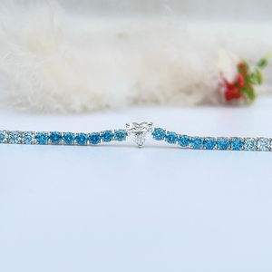 Pulsera de tenis chapada en oro con diamantes de moissanita talla corazón, regalo de lujo para compromiso, boda y aniversario para la futura novia - Product Image 4