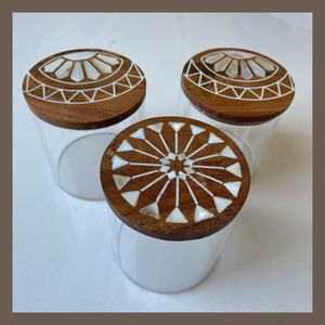 Boîte à chocolat en acrylique de luxe personnalisée avec incrustation en bois pour la décoration de table du Ramadan Kareem, boîte de rangement en acrylique et pour usage domestique - Product Image 3