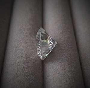 A. U. เจมส์ 4 กะรัต มอยส์ซาไนต์สังเคราะห์ทรงกลมแบบโปรตุเกส สี D ความสะอาด VVS1 คุณภาพพรีเมียม ขนาด 10.5 มม. ความแข็ง 9.25 โมห์ส - Product Image 4