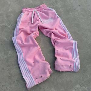 กางเกงขายาวผ้าแคนวาสสีชมพูขาดๆ แต่งเอวยางยืด สไตล์ลำลองสำหรับผู้ชาย ผ้าฝ้ายเนื้อปานกลาง ทรงขาบาน ล้างสีแบบแอซิดวอช ปักลายสำหรับฤดูหนาว - Product Image 5