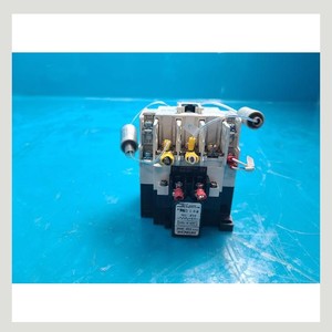 Contactor electromagnético Hitachi HK35+CSK-24AC con pestillo, usado como pieza de repuesto para equipos semiconductores de la serie Legacy - Product Image 2