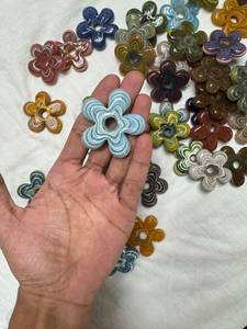 Perles plates en verre soufflé FIRDOS EXPORTS, 30mm-50mm, motif marguerite pastel, grand trou, en vrac, emballées en boîte, service d'échantillonnage pour la fabrication de bijoux - Product Image 5