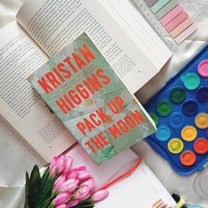 Pack up the Moon de Kristan Higgins, novela de romance contemporáneo en formato de bolsillo sobre el amor - Product Image 1