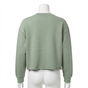 เสื้อสเวตเชิ้ตคอกลมสีเขียวเซจสำหรับผู้ชาย ทรงโอเวอร์ไซส์ ขอบดิบ แขนยาว สไตล์ลำลอง สตรีทแวร์ - Product Image 4