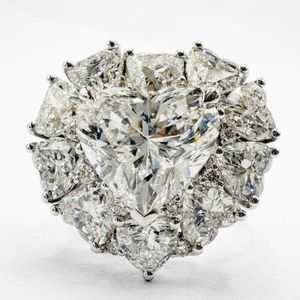 Anillo de Compromiso con Diamante Cultivado en Laboratorio en Forma de Corazón de 6.28 CTW, Certificado por IGI, Oro Blanco Sólido de 9K, Banda de Halo Tipo Cóctel - Product Image 1