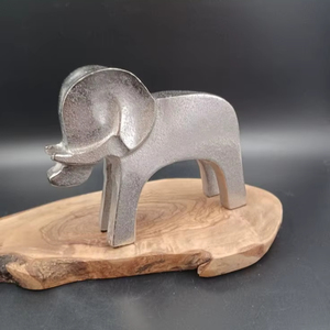 Escultura Única de Elefante en Aluminio, Ideal para Decoración en Sala de Estar, Oficina y Interiores del Hogar - Product Image 1