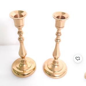 Candelabro de Metal Dorado, Forma Cilíndrica, Decoración Duradera para el Hogar - Product Image 1
