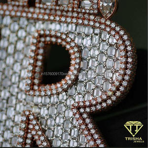 Colgante con Monograma R Brillante con Superficie de Diamante Moissanite, Joyería Moderna Inspirada en el Hip Hop para Venta al Por Mayor - Product Image 3