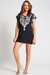 Robe de Bohème d'été en dentelle florale avec contraste bleu blanc Broderie traditionnelle Aari Tunique de plage élégante européenne - Product Image 4