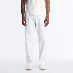 กางเกงยีนส์ผู้ชายสีขาวแฟชั่นใหม่ปี 2026 สไตล์ไฮสตรีทสุดฮิต ทรงหลวมแบบแบ็กกี้ มีกระเป๋าข้าง กางเกงเดนิมลำลองสำหรับผู้ชาย - Product Image 1