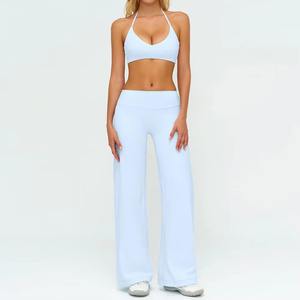 Ensembles de sport pour femmes : haut de sport à bretelles halter et short de yoga sans coutures - Product Image 1