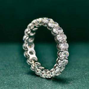 Anillo de boda de eternidad completa con diamante ovalado cultivado en laboratorio en oro blanco de 14 quilates, anillo apilable para regalo nupcial - Product Image 2