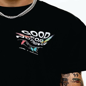 เสื้อยืดคอกลมแขนสั้นลายทางผ้าฝ้ายถักสำหรับผู้ชาย สไตล์ลำลอง ขนาดใหญ่พิเศษ เป็นมิตรกับสิ่งแวดล้อม รับผลิตตามแบบ OEM ODM ขายส่ง - Product Image 3