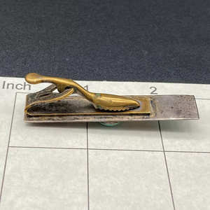 Pince à cravate vintage de créateur, signée, en forme d'épée, de sabre ou de coupe-épée, de style maçonnique, dorée, de qualité supérieure, neuve, personnalisée, pour insignes et articles de regalia - Product Image 4