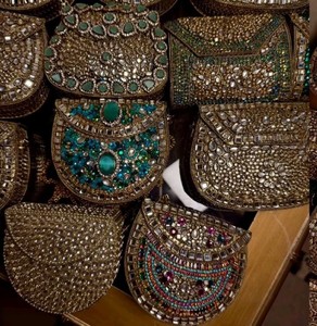 Sac de rangement artisanal en gros, pochette chic en pierre Kundan indienne, pochette de soirée, mariage, ethnique, en métal, sac à main royal de mariée - Product Image 5