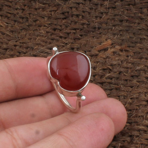 แหวนเงินแท้ 925 ประดับหินออนิกซ์สีแดงรูปหัวใจทรงเหลี่ยมเจียระไนแบบบริลเลียนท์ งานแฮนด์เมด สไตล์โบโฮคลาสสิก เรียบหรู - Product Image 2