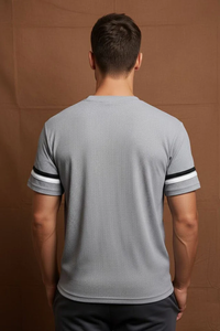 เสื้อยืดผู้ชาย SOSH ทรงดรายฟิต คอทรงกลม แขนสั้น ลำลอง ผ้าคอตตอน 100% ทอแบบอินเตอร์ล็อค ลายทาง - Product Image 2