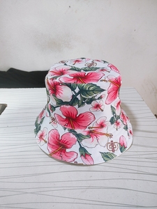 Sombrero de Pescador de Algodón con Estampado Floral, Ajustable y Moderno, para Protección Solar, Playa, Viajes y Actividades al Aire Libre para Adultos - Product Image 1