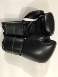 Guantes de Boxeo de Cuero Vacuno Personalizados para Propietarios de Gimnasios, Clubes de Fitness, Proveedor Mayorista de Guantes Profesionales para Entrenamiento y Sparring - Product Image 4