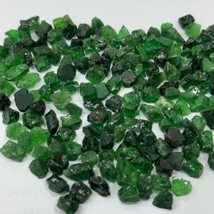 Piedras en Bruto de Tsavorita Natural de la Mejor Calidad, Granate Verde de Grado Facetado, Tamaño Libre, Sin Tratar, Material de Gema AAAA de Kenia al por Mayor - Product Image 3