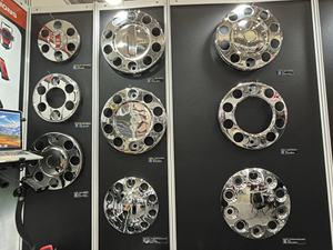 Anillo Protector de Cubierta de Rueda para Camión/Autobús de Acero Inoxidable 225 T304 con Acabado Pulido de Centro Abierto y 3 Soportes - Product Image 6