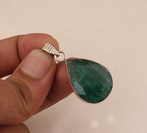 NIKHIL GEMS Collier de fiançailles vintage avec émeraude taille poire, pendentif en argent sterling 925, bijoux fins en pierres précieuses, évaluation par une tierce partie - Product Image 1