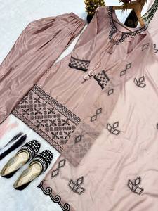 Ensemble Kurti et Palazzo Rose Poudré Élégant pour Femme – Tenue Ethnique Décontractée de Créateur avec Bordures Brodées - Product Image 5