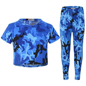 Conjunto de Dos Piezas de Lujo para Mujer: Top de Punto con Capucha, Encaje y Botones, y Pantalones sin Mangas, Diseño Chic - Product Image 2