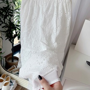 Elegante Conjunto de Top Corto y Falda Midi de Algodón 100% Bordado en Blanco Sólido para Vacaciones de Verano - Product Image 5