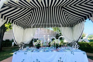 Tente de réception en toile rayée noir et blanc avec structure en acier pour mariage et événements - Product Image 4