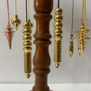 Pendentif de radiesthésie en laiton à double pointe, orné de perles d'agate MUNTAHA polies, écologique, qualité supérieure, pour la décoration intérieure et l'énergie - Vente en gros - Product Image 1