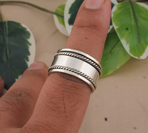 Anillo de banda texturizado de plata de ley 925 con engaste de bisel y puntos, minimalista, con cuentas, apilable, con textura Milgrain, para mujer, ideal para fiestas. - Product Image 3