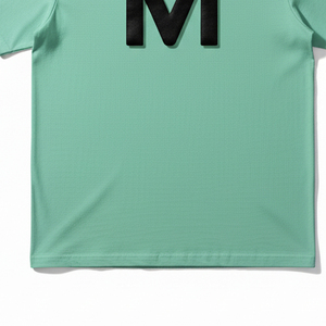 เสื้อยืดพิมพ์ลายกราฟิกแบบนูน 3 มิติ สำหรับผู้ชาย พิมพ์ลายโลโก้แบบยกสูง ผ้าคอตตอนหนานุ่ม สไตล์สตรีทแวร์ ทรงหลวม - Product Image 4