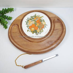 ถาดเสิร์ฟไม้แบบใหม่ พร้อมหูจับโลหะ สีและขนาดสั่งทำได้ แบรนด์ Tayyab Handicraft สำหรับเครื่องครัวขายดี - Product Image 1