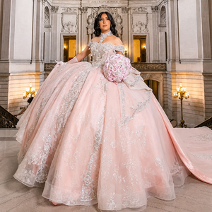 Vestido de Gala Rosa de Lujo para Mujer, Vestido de Novia de Princesa con Bordado Intenso y Cola Larga, Elegante Vestido de Quinceañera con Hombros Descubiertos - Product Image 1