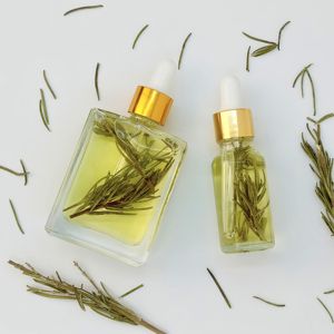 Huile essentielle de romarin pure de qualité supérieure, extrait botanique premium pour les soins de la peau, des cheveux et les soins personnels au meilleur prix - Product Image 5