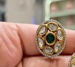 Pendientes de tuerca de moissanita chapados en oro de latón de calidad superior, modernos y elegantes, para mujeres y niñas, para usar en bodas y fiestas. - Product Image 3