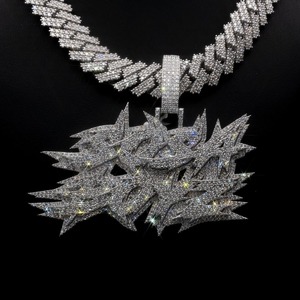 Hermoso collar con colgante de diamantes estilo hip hop para fiestas nocturnas y bodas, disponible a precios de mayorista desde India. - Product Image 5