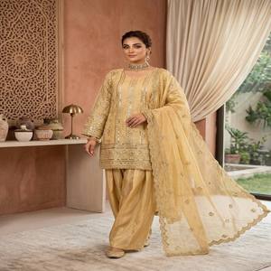Conjunto de Kurta y Plazo de Seda VASTRA COTTAGE con Dupatta, Traje Étnico con Bordado de Hilos y Plazo, Ropa Festiva - Product Image 1