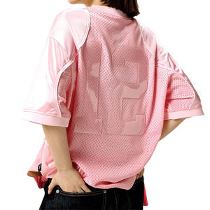 Jersey de Fútbol Americano Rosa Ligero de Malla con MOQ Bajo, Estilo Oversize Urbano, Ropa Personalizada para Equipos de Fútbol, Suministro OEM para Pedidos al por Mayor - Product Image 2