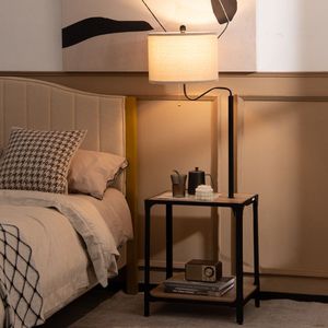 Lámpara de pie giratoria de 360 grados con mesa auxiliar y puertos de carga USB - Product Image 2