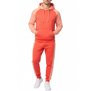 Chándal Deportivo para Hombre en Dos Tonos Coral y Melocotón OEM |   Sudadera con capucha raglán y pantalones a juego con paneles laterales color melocotón - Product Image 1
