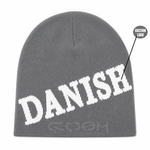 Bonnet en acrylique gris personnalisé avec logo Cosh International, tricoté avec des lettres danoises blanches, unisexe, style décontracté, pour l'hiver - Product Image 1