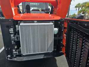 Cargadora de orugas Kubota SVL97-3 con motor diésel de 75KW y accesorio triturador forestal, 1 año de garantía - Product Image 5